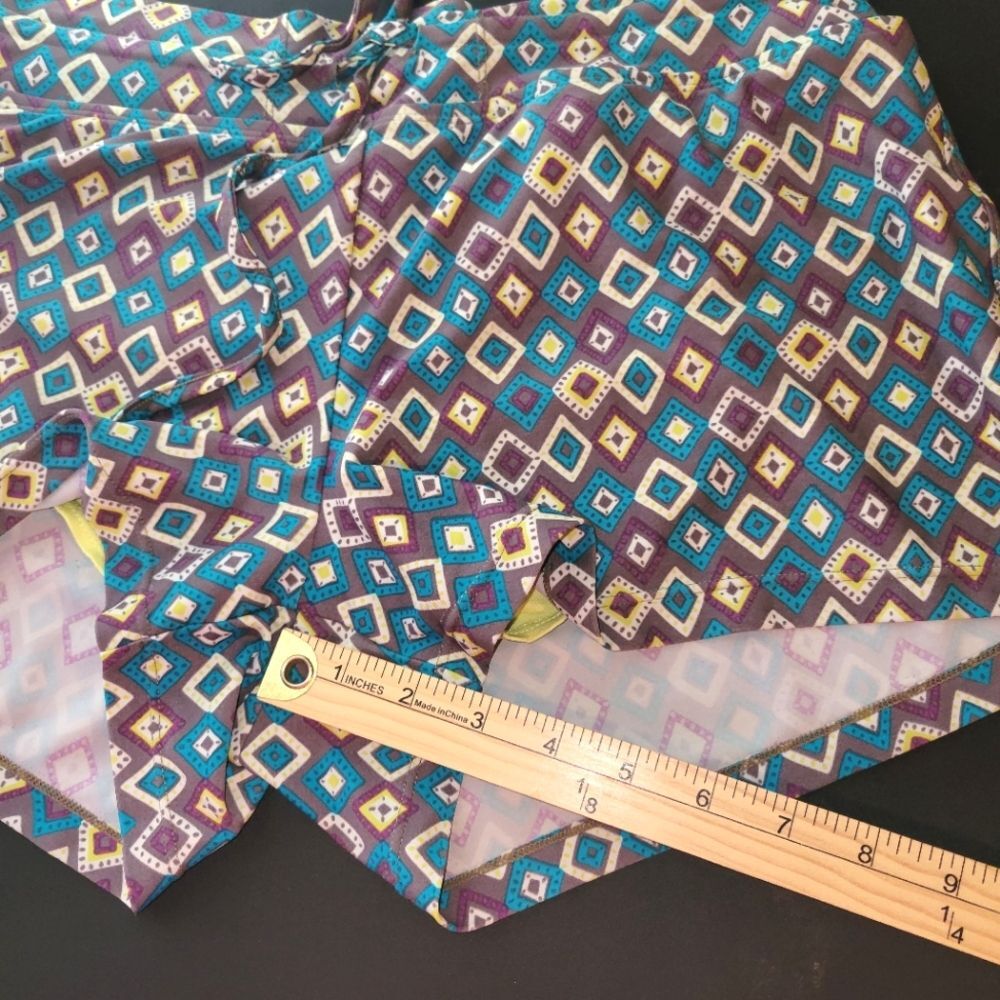 Athleta Auroville Lined Swim Shorts Medium - Picture 9 of 10